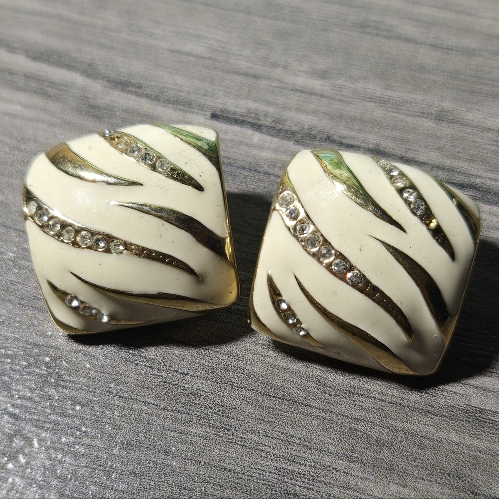Vintage Cream and Gold Women's Clip On Earrings